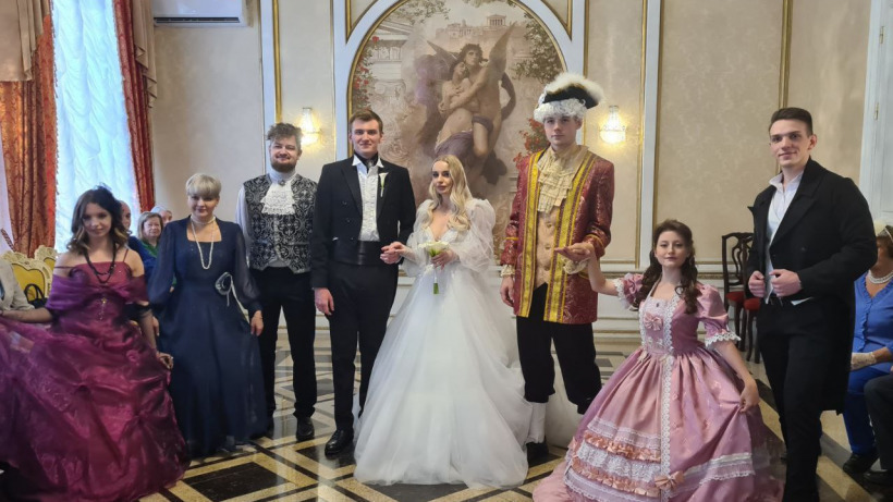 В Саратове прошла свадьба в стиле XIX века