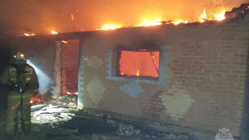 При пожаре в Марксовском районе погиб мужчина, двое спаслись