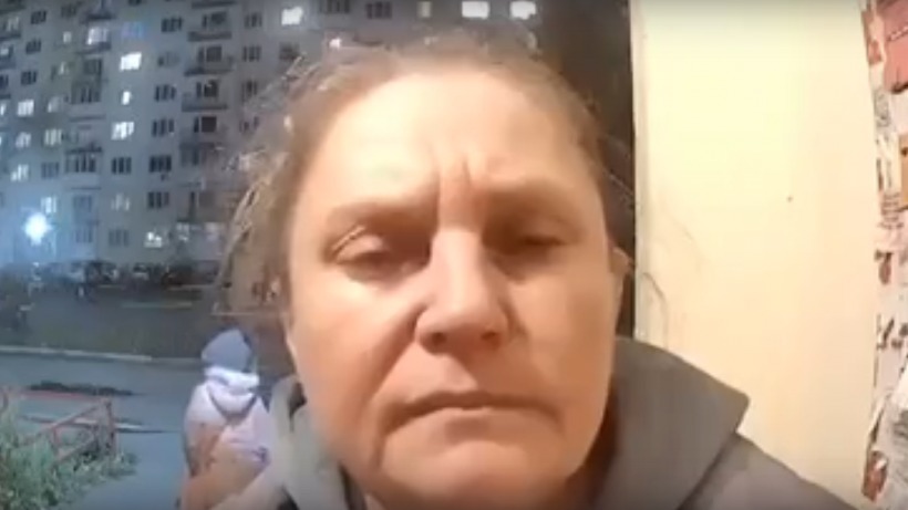 На агрессивную саратовчанку после резонансного видео с ней и внучкой возбудили уголовное дело об угрозах убийством