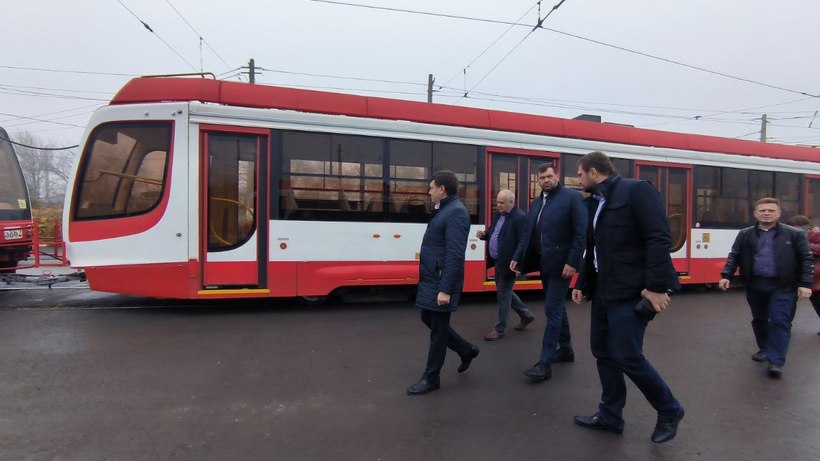Строительство скоростного трамвая. Саратовские зампред и министр для опыта посетили Волгоград