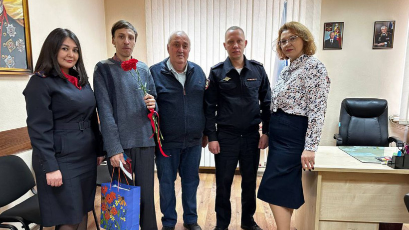 Саратовские полицейские и неравнодушный сосед помогли жителю Волжского района получить паспорт