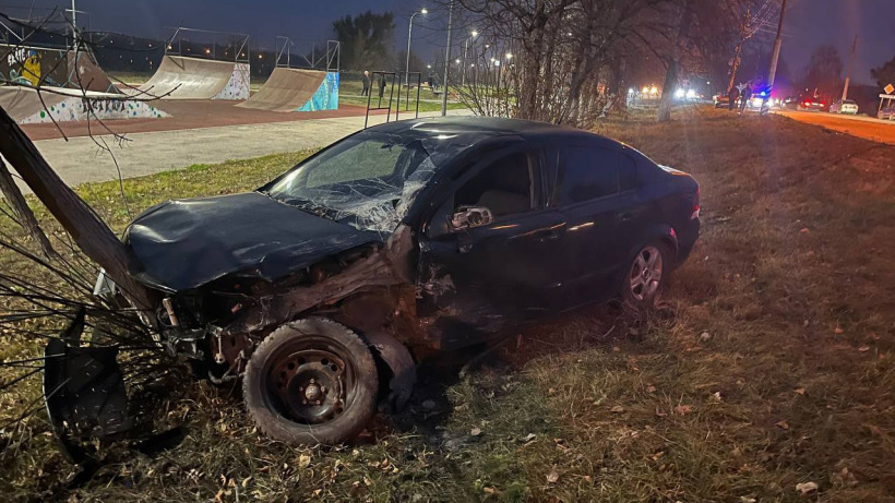 В Энгельсе КамАЗ столкнулся с двумя автомобилями. Пострадали пять человек