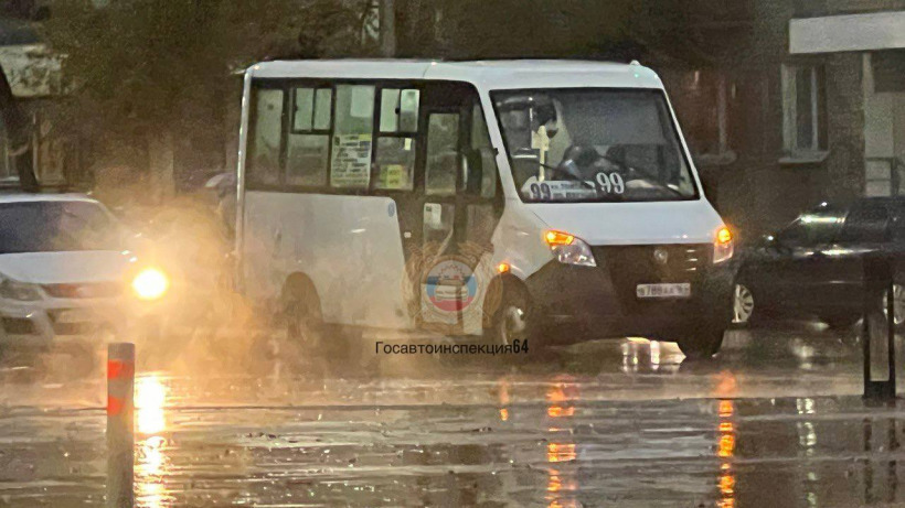 На Серова молодой мужчина попал под маршрутку