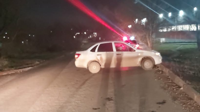 В Саратове мужчина переходил дорогу в неположенном месте. Его сбила «Гранта»