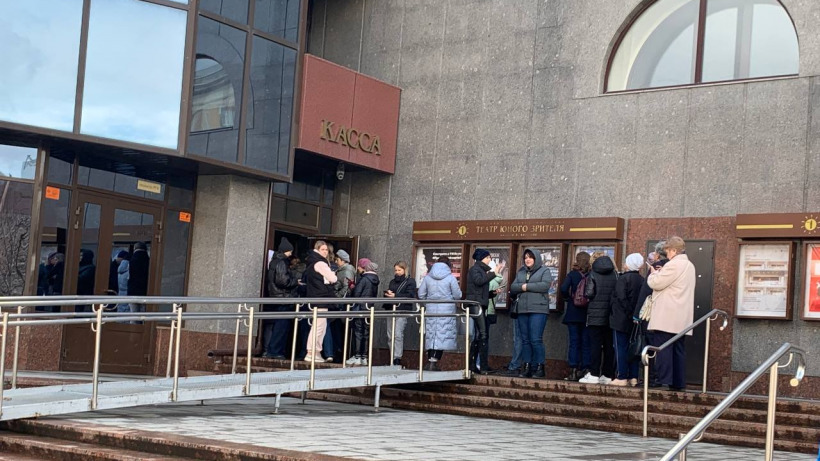 Очереди в кассы и упавший сайт. Саратовский ТЮЗ прокомментировал проблемы с продажей билетов на декабрь