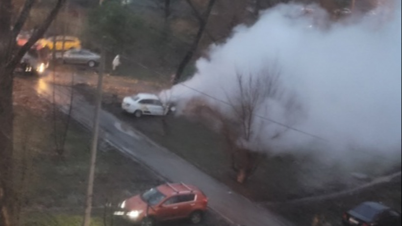 В Балакове загорелась машина такси