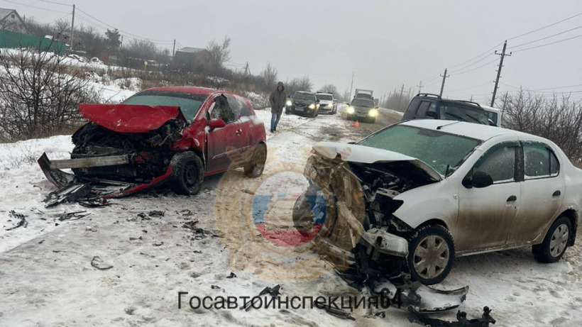 Четыре человека пострадали в лобовом столкновении иномарок на Кумысной поляне