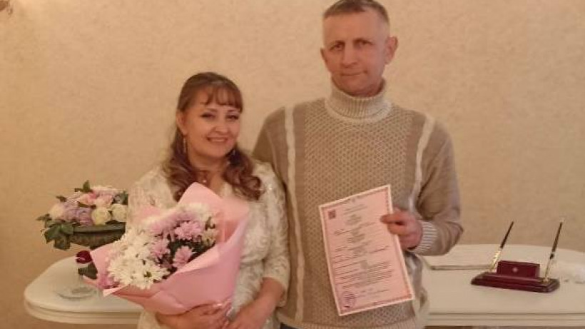 Под Саратовом мать девяти детей вышла замуж и готовится родить десятого