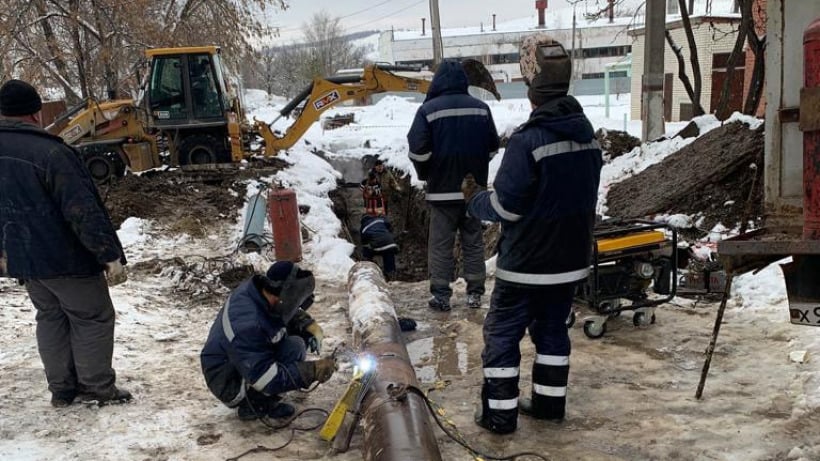 Микрорайон в Вольске остался без тепла и горячей воды из-за аварии на трубопроводе