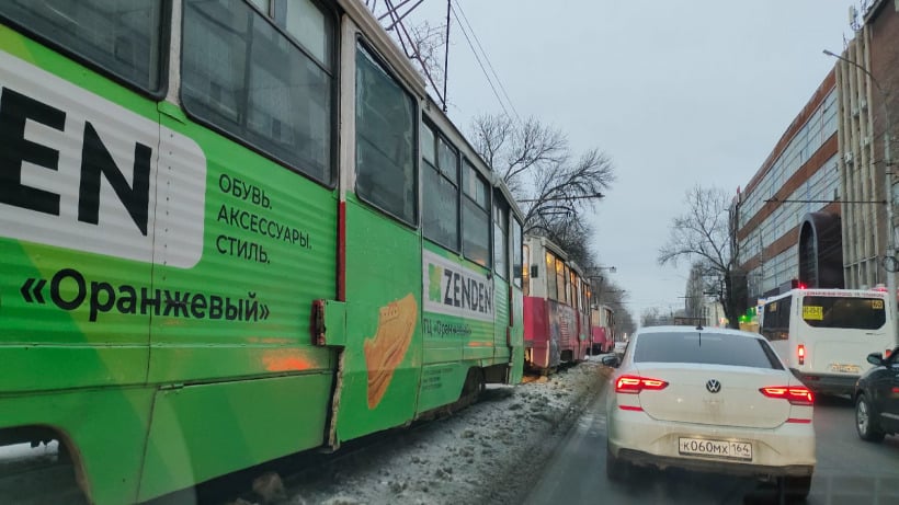 У «Губернского» из-за поломки вагона встали трамваи