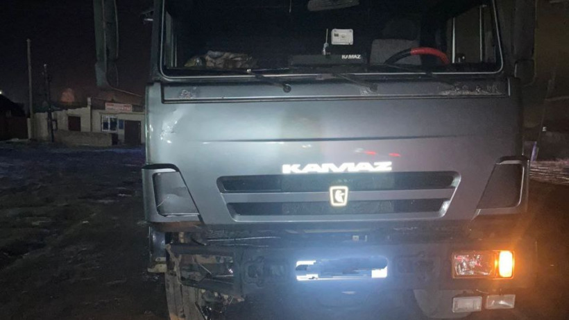 Вечером под Энгельсом КамАЗ насмерть сбил женщину