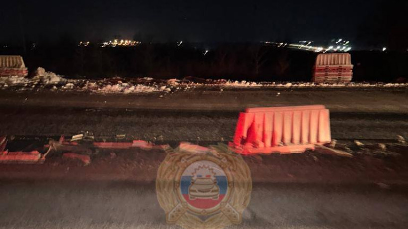 Пожилой саратовец на «семерке» протаранил пластиковые барьеры. Пострадали две пассажирки