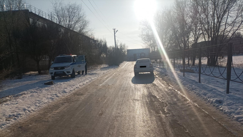 В Энгельсе под колеса авто попала пенсионерка, в Саратове – мужчина