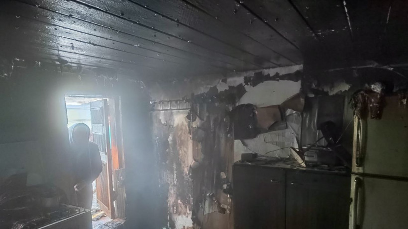 В Пугачеве на пожаре в летней кухне пострадал пожилой мужчина