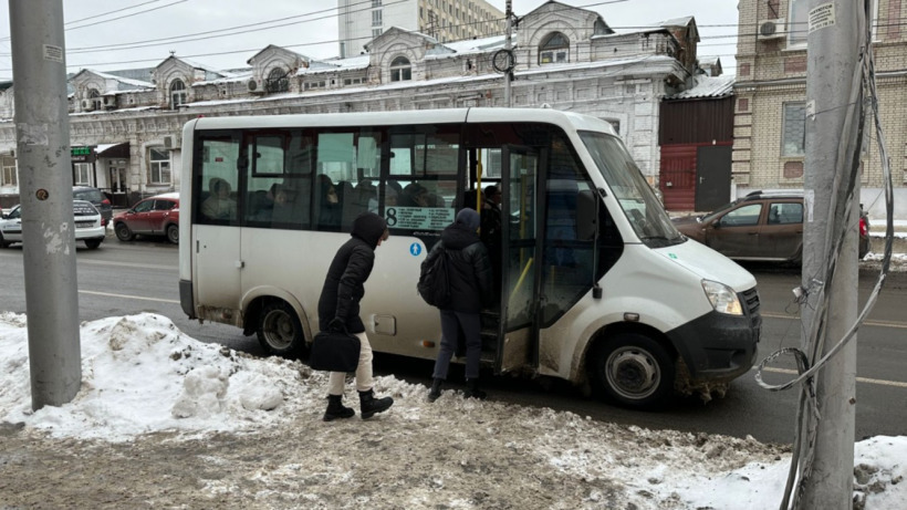 Мэрия Саратова уличила перевозчиков в отклонении еще трех маршруток от графиков