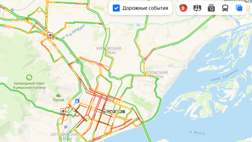 Вечер среды саратовцы проводят в восьмибалльных пробках