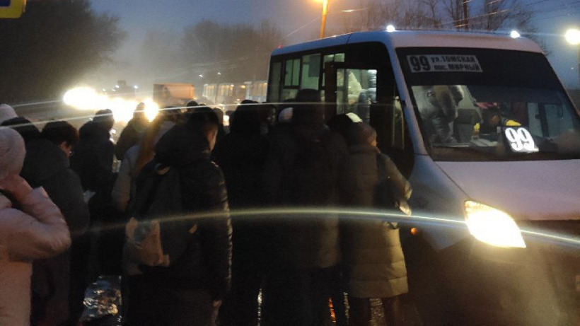 Саратовцы пожаловались на очередь из 60 человек на маршрутку №99