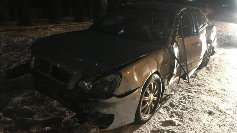 Водитель иномарки попала в больницу после ночного ДТП в Энгельсе