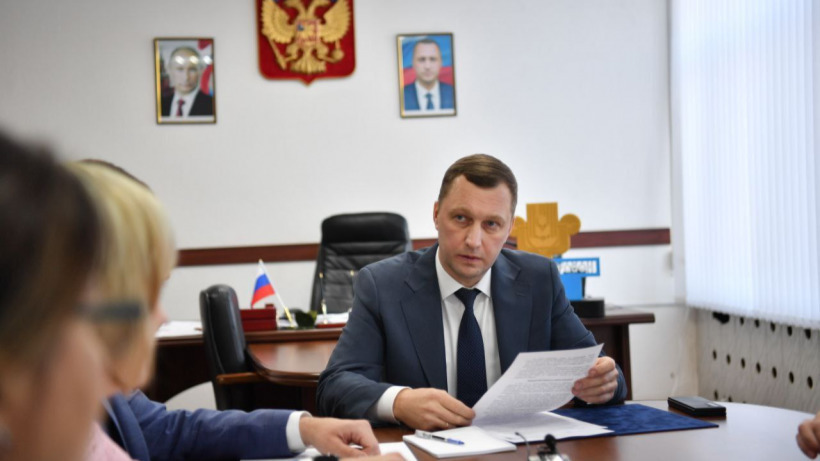 Губернатор предложил создавать рабочие места в Питерском районе через расширение перерабатывающих производств