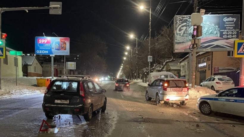 Два человека пострадали в столкновении иномарок на Соколовой