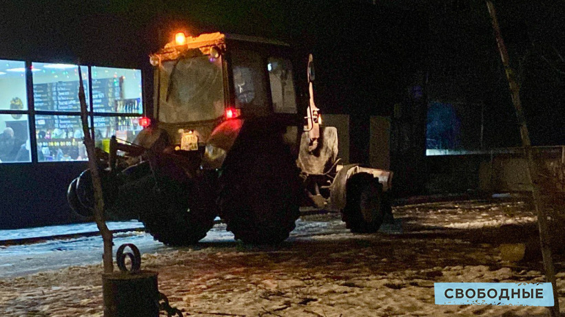 Прокуроры заставили коммунальщиков очистить от снега 70 дворов и дорог в Ленинском районе Саратова
