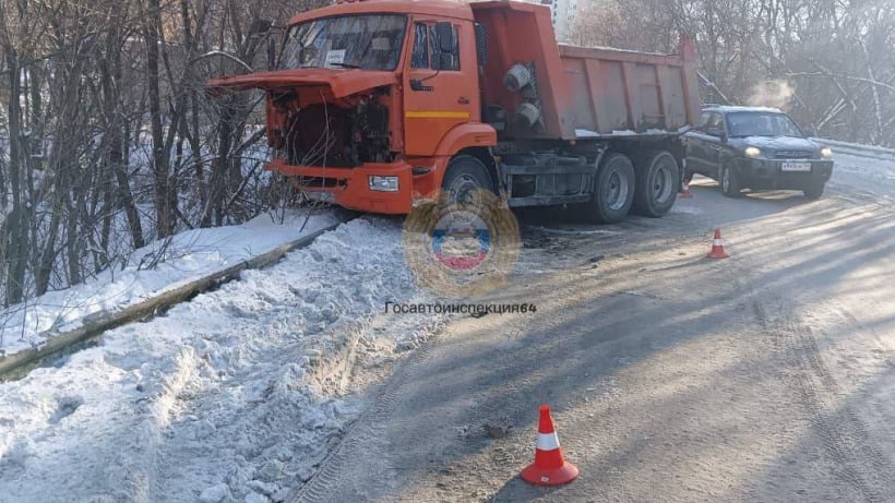 В столкновении «Ларгуса» и КамАЗа в Ленинском районе пострадала женщина