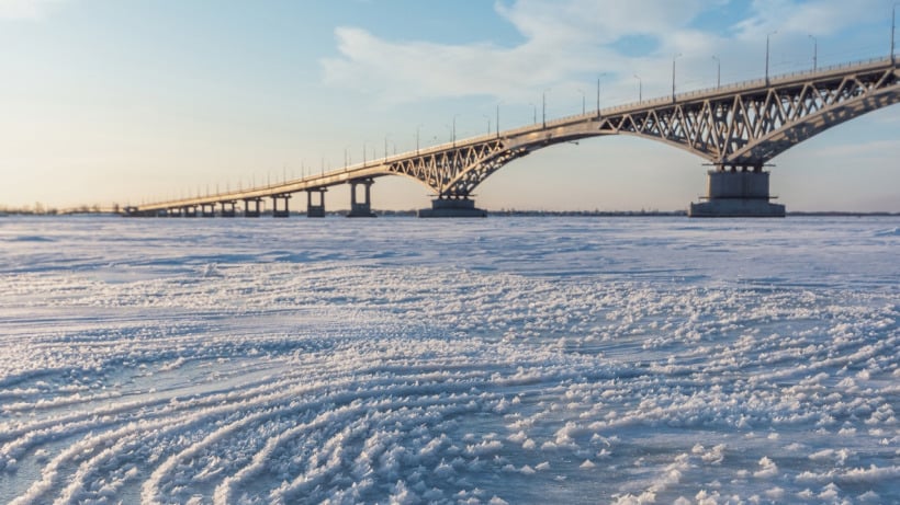 На Волге в Саратове появились морозные цветы