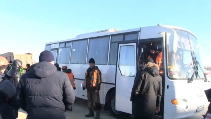 Полиция с помощью квадрокоптера поймала нелегальных мигрантов на стройке логистического центра OZON в Саратове