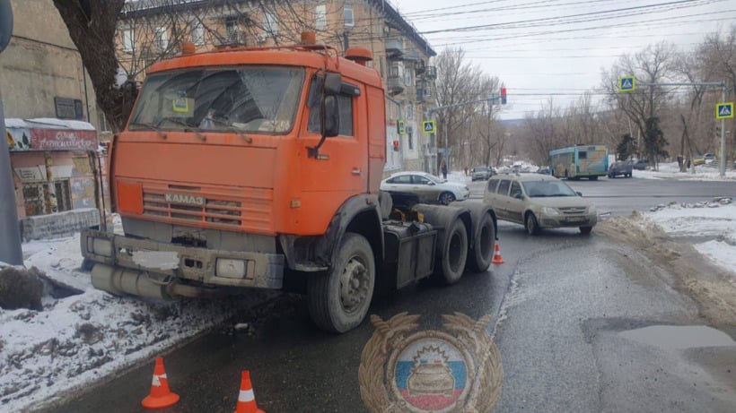 В Заводском районе женщина попала под колеса грузовика