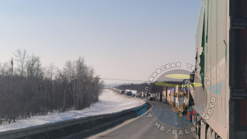 Из-за ДТП на вольской трассе образовалась многокилометровая пробка