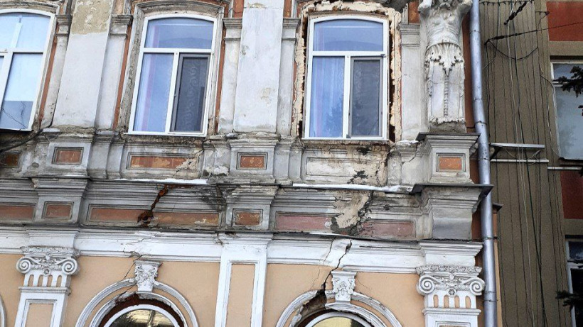 Саратовцы заметили опасное состояние памятника архитектуры на Соборной