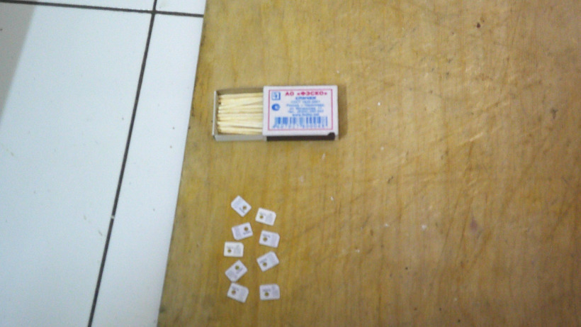 В Пугачеве заключенному пытались передать девять SIM-карт в спичечных коробках
