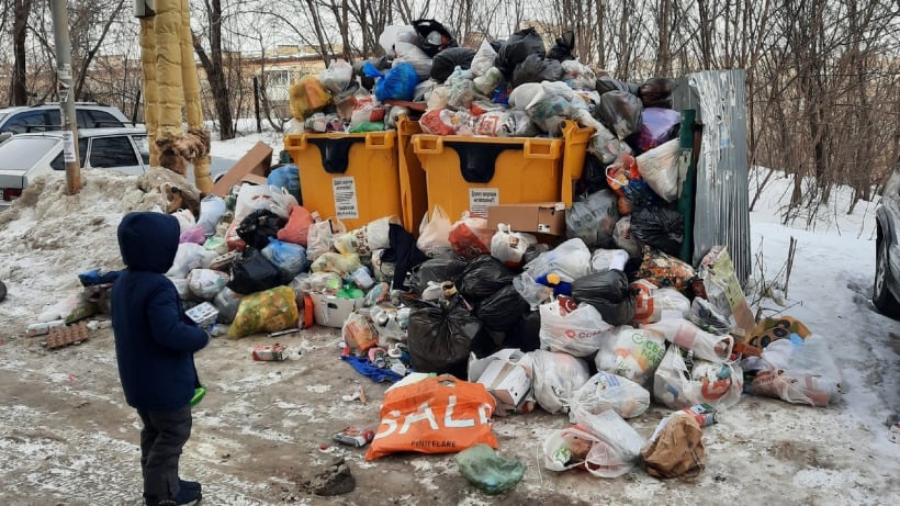 «Мы живём в горах мусора». Жители улицы Мира пожаловались на плохой вывоз отходов