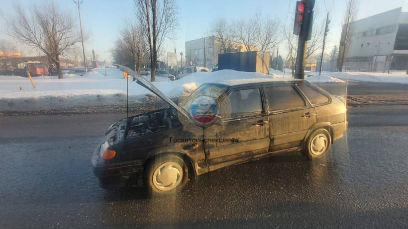 В Саратове водитель «четырнадцатой» пострадал после столкновения с иномаркой