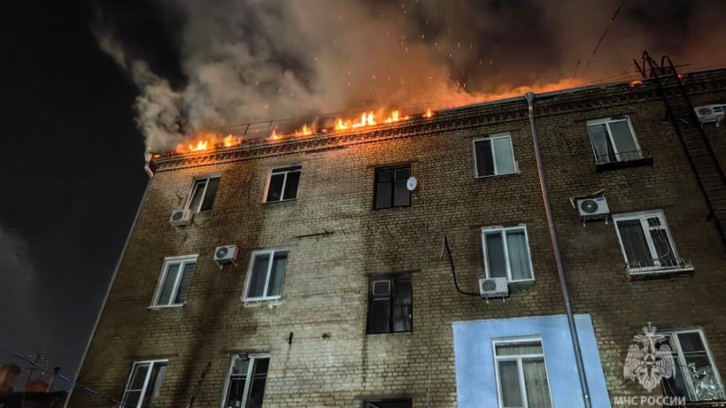 Из горящей пятиэтажки в центре Саратова спасли 16 человек 