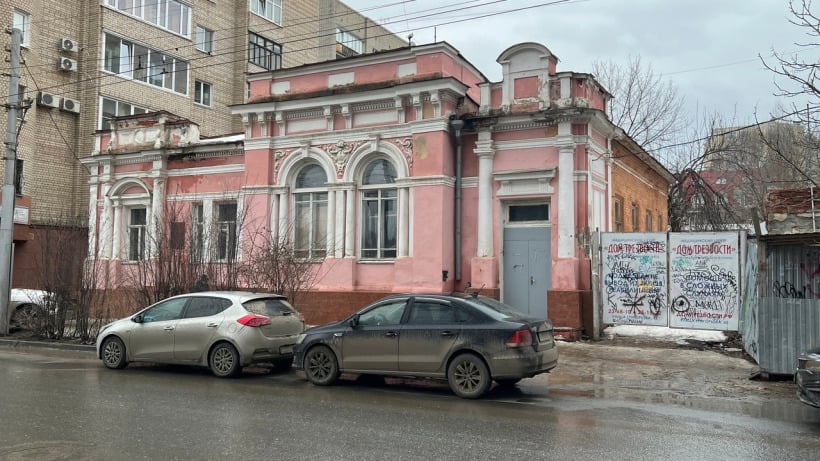 Градозащитник: Мэрия Саратова не желает передавать инвесторам разрушающийся «Дом трезвости» и не может его содержать
