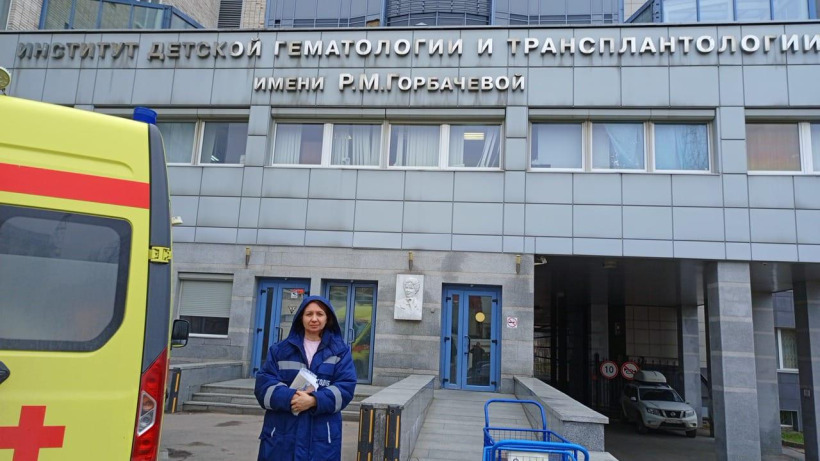Саратовские врачи на реанимобиле доставили подростка в петербургский институт гематологии