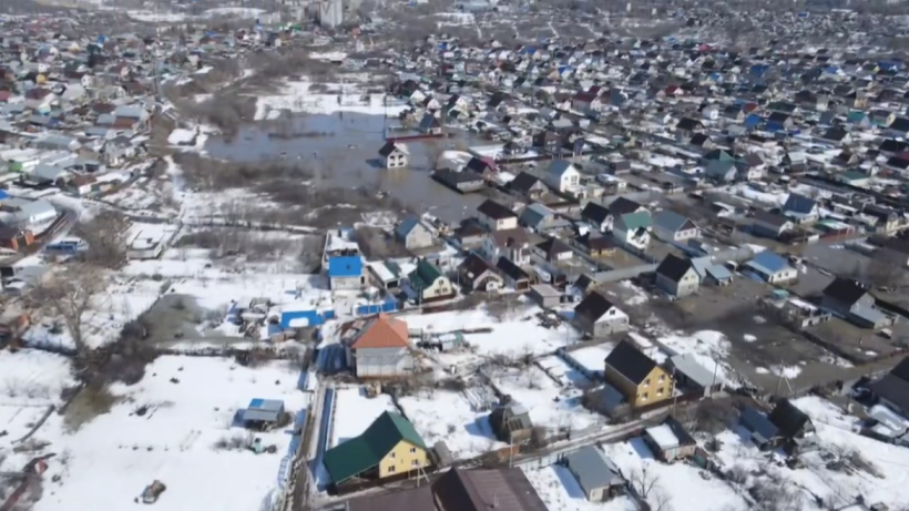 Мэр Оренбурга призвал жителей эвакуироваться из-за подтопления. Он назвал ситуацию критической 