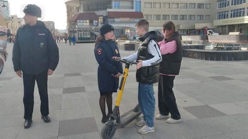 За два дня на улицах Саратова полицейские оштрафовали более 30 самокатчиков