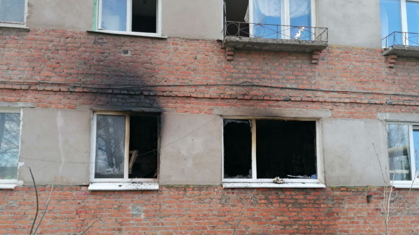 В Балакове загорелась квартира. Пожарные спасли больше 20 человек