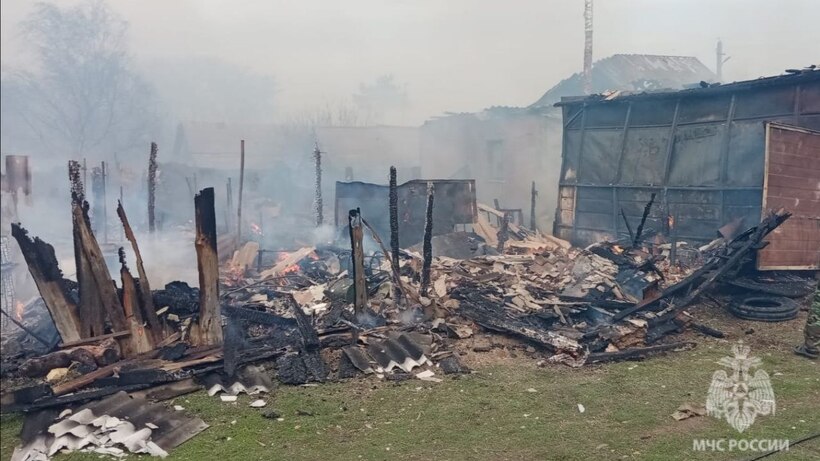 В саратовском селе сгорели четыре дома