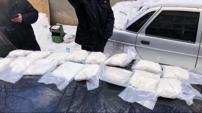 Под Саратовом остановили автомобиль подмосковного наркокурьера с восемью килограммами мефедрона