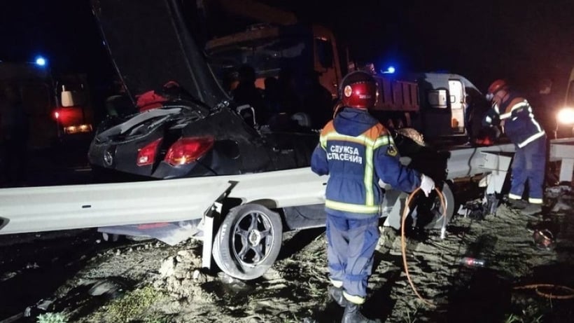 При столкновении КамАЗа и Opel у саратовского поселка Вольновка пострадали три человека