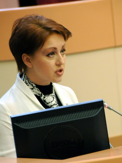 Наталья Соколова рассказала депутатам «О потребительской корзине в целом по Саратовской области»