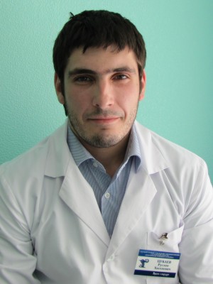 Хирург Руслан Цукаев доволен работой и готов набираться опыта