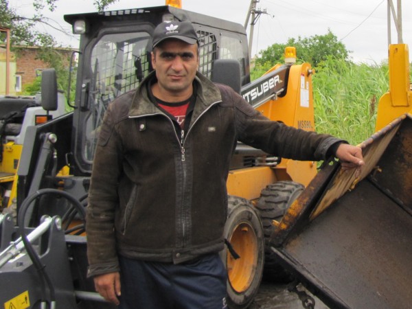 Беженца с Украины Нэвера Дарабьяна приняли на работу в БДСК-1