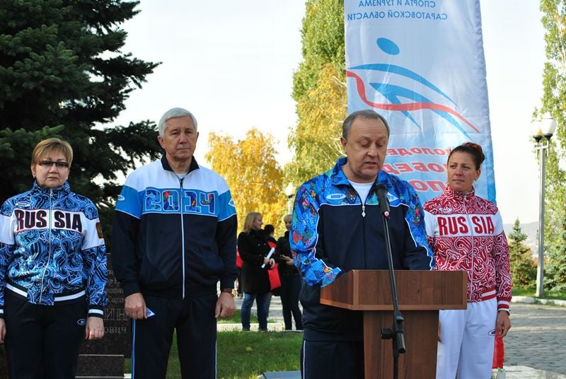 Валерий Радаев отметил, что участие в кроссе должно символизировать готовность всех жителей Саратовской области присоединиться к олимпийскому движению