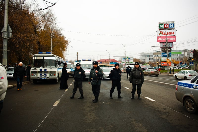 Шествие охраняли сотрудники полиции