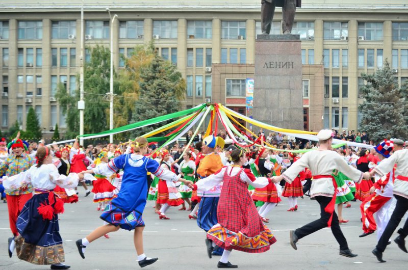 День саратова программа. Саратов праздник. Праздник города Саратов. День рождения города Саратова. День города Саратова празднуется.