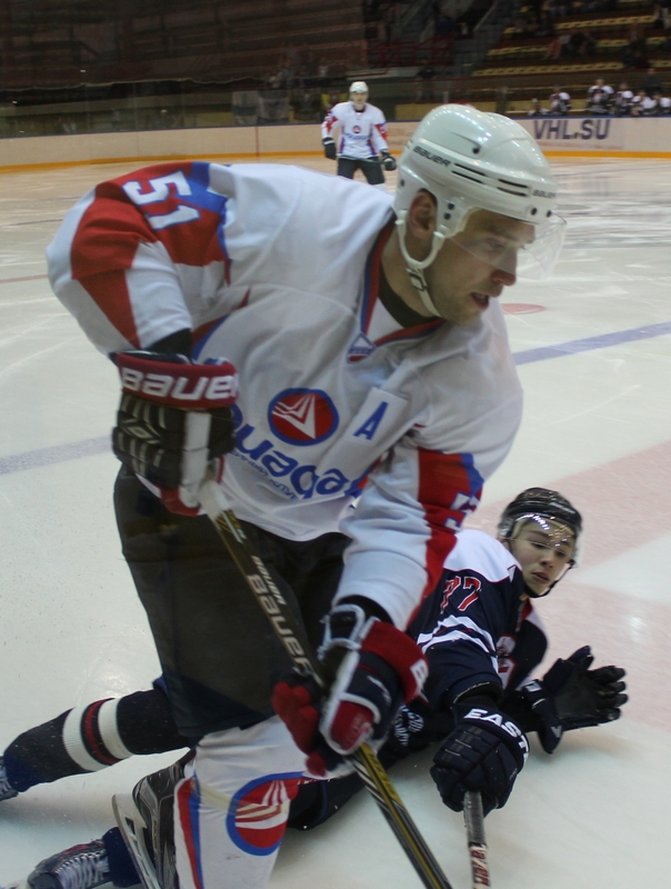 Детский хоккей Москва команда победа. Хоккейный детский клуб Саратов Кристаллик тренер.